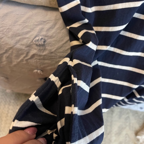 Has pockets - Picture 2 of 4